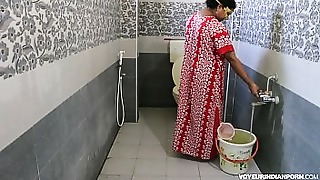 Lay Indian mummy pissing